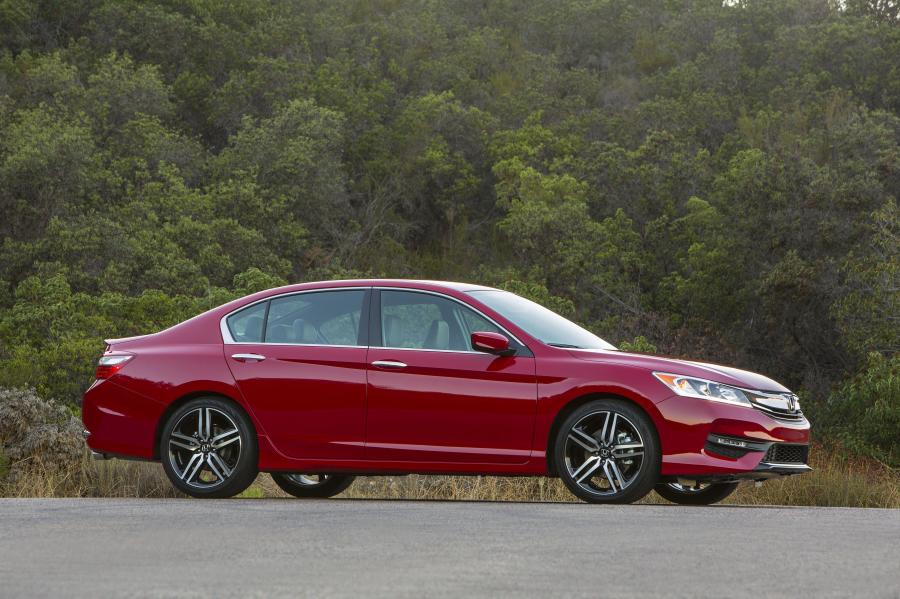  Honda Accord Sport 2016 года  (US) (фото 19 из 26)